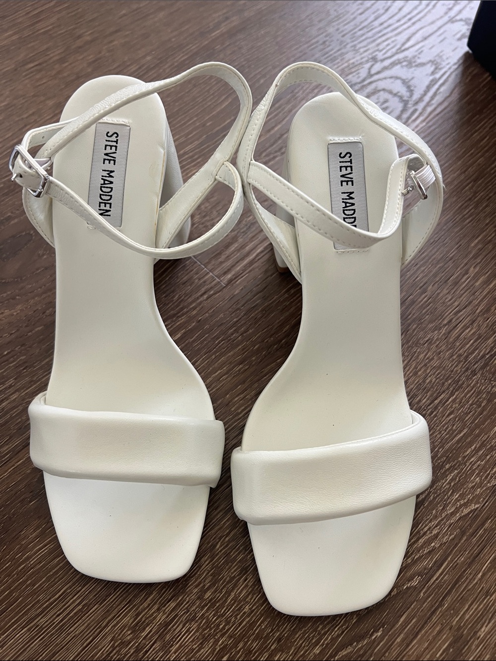 Steve Madden White Padded Front Strap Block Heel Sandals
